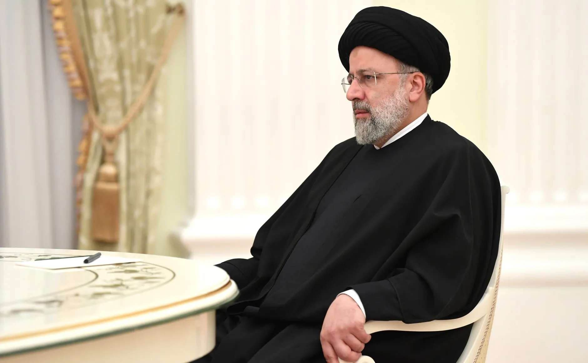 Политолог оценил вероятность "турбулентности" в Иране и регионе после гибели Раиси