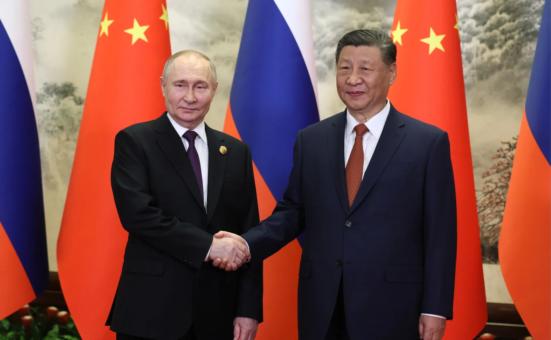 Путин заявил в телеграмме Си Цзиньпину, что в России он всегда желанный гость