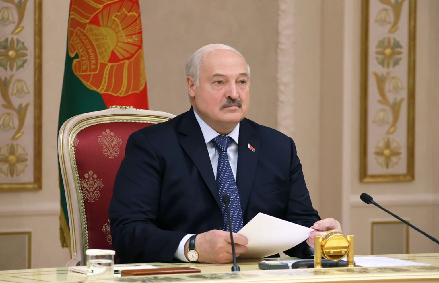 Лукашенко поручил решительно пресекать работу в Белоруссии иностранных спецслужб