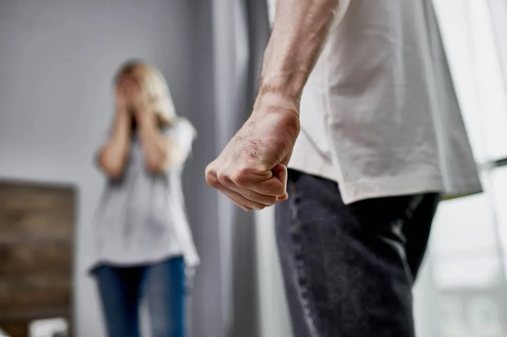 "Это катастрофа": В Госдуме разрабатывают программу по борьбе с домашним насилием