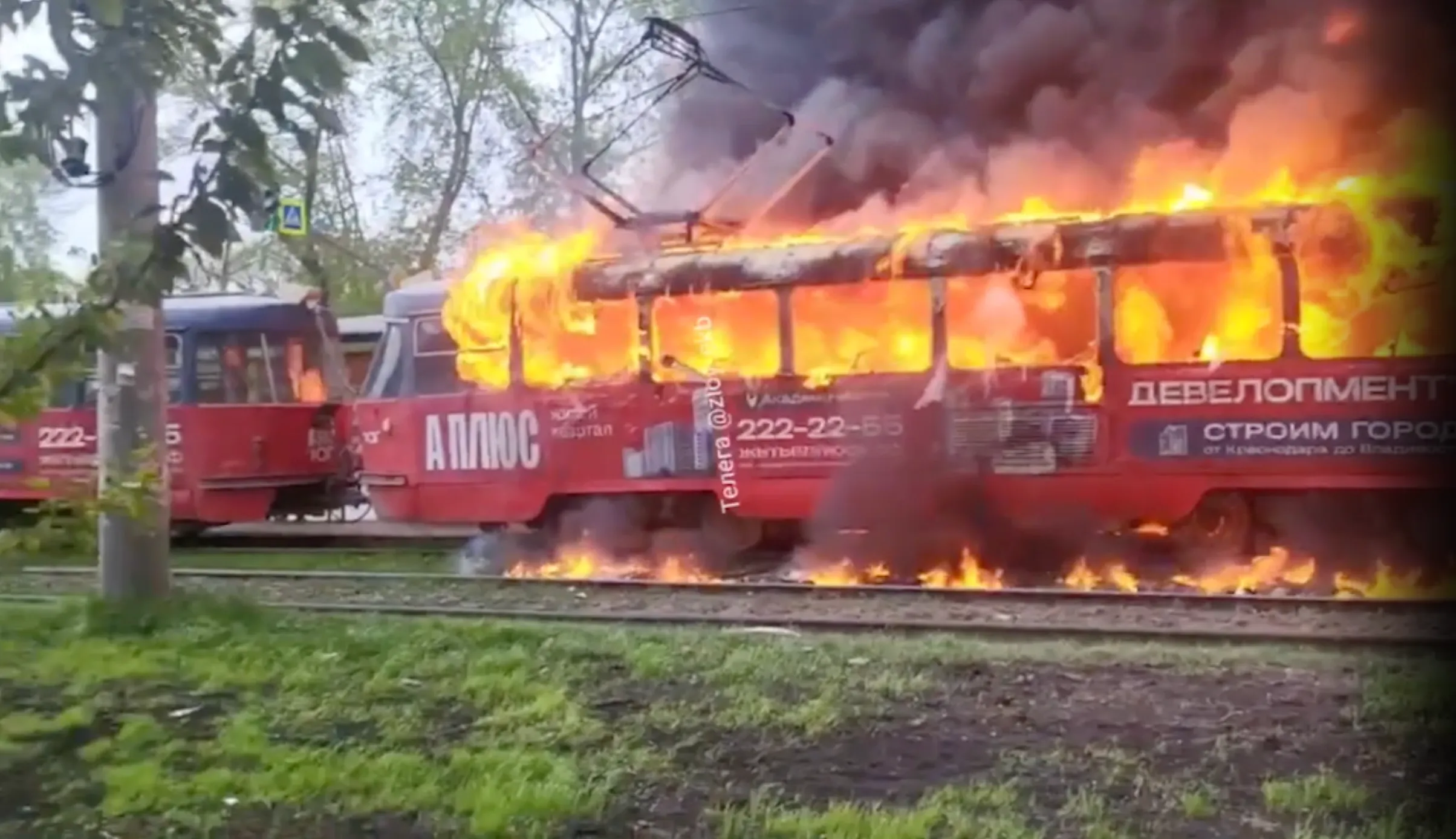 Более 30 человек чуть не сгорели заживо в полыхающем трамвае в Екатеринбурге