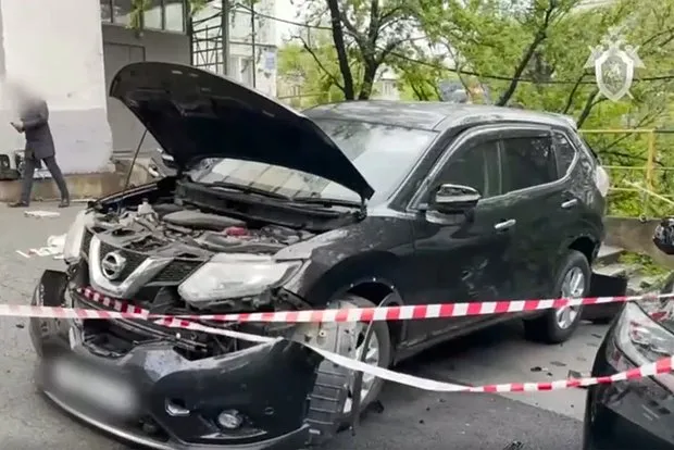 Внимательный бизнесмен из Владивостока заметил бомбу под колесом своей машины. Это спасло ему жизнь