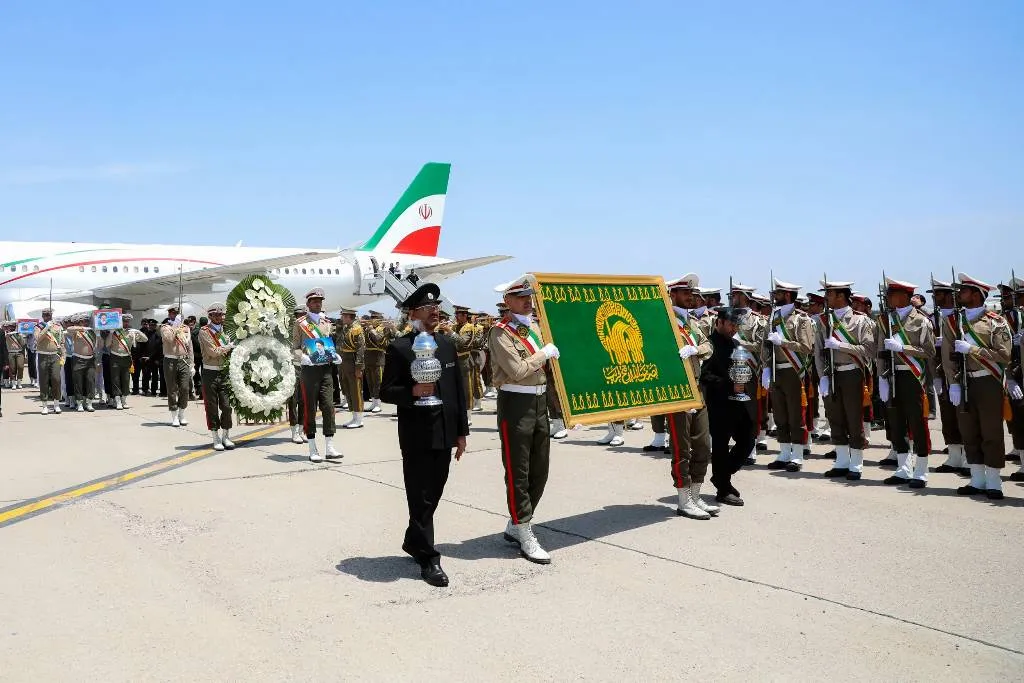Погибшего президента Ирана Эбрахима Раиси похоронили в Мешхеде