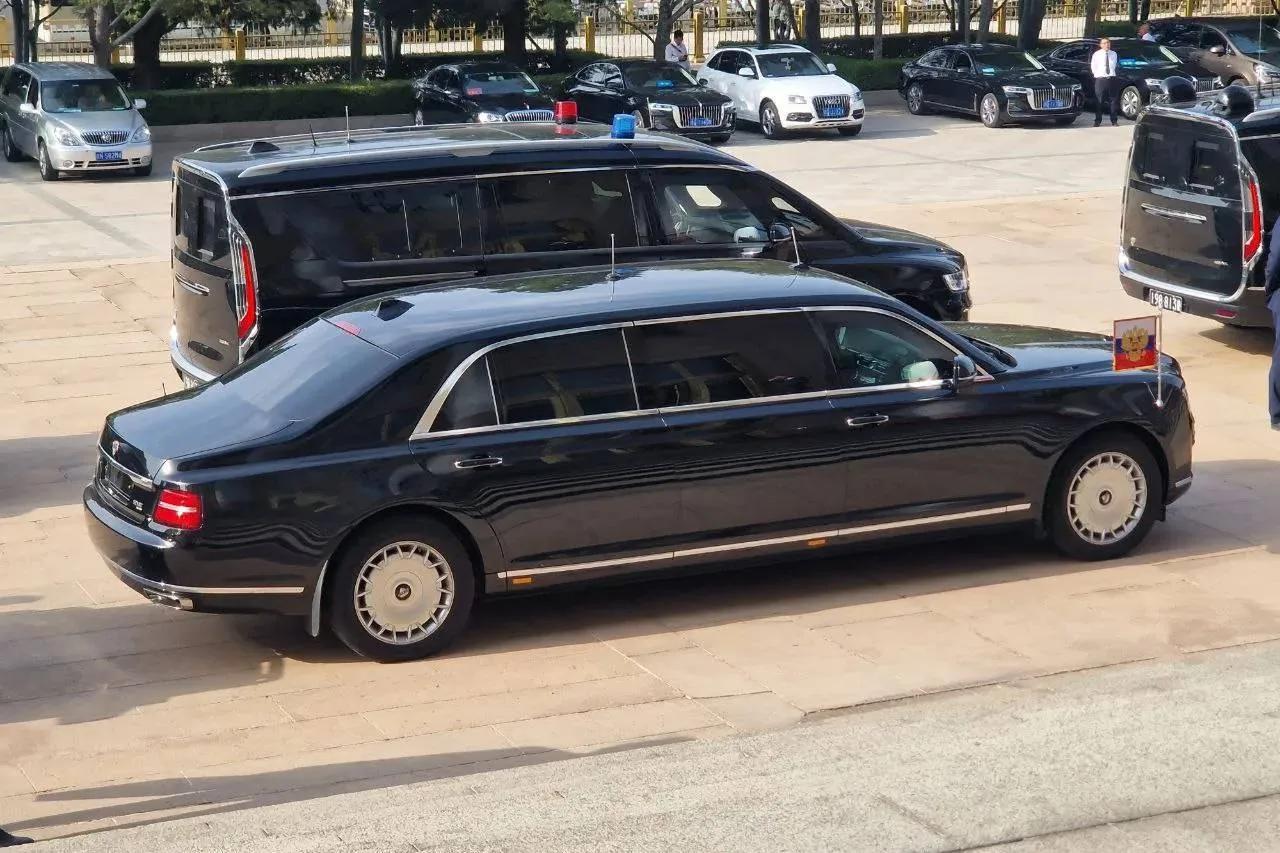 Путин подарил королю Бахрейна "длинную версию" автомобиля Aurus