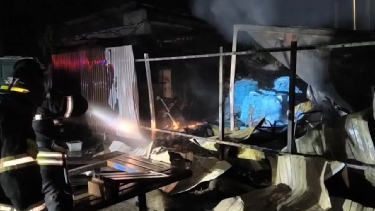 В Подольске ликвидировали открытое горение на складе с газовыми баллонами