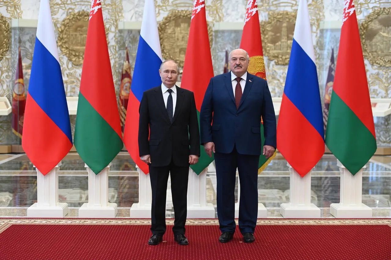 Путин на встрече с Лукашенко в Минске пригласил его в Россию