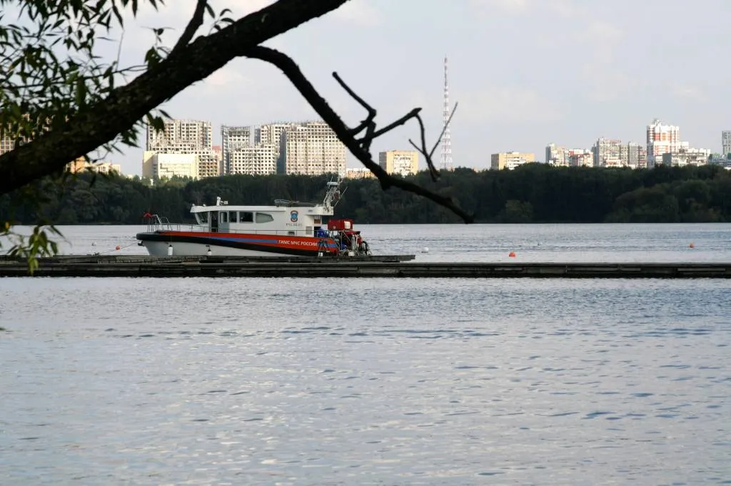 В Москве-реке всплыл труп в коричневом плаще