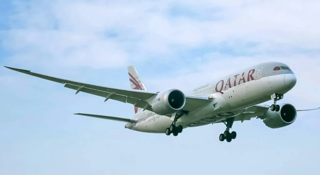 Самолёт Qatar Airways попал в зону мощной турбулентности, пострадали 12 человек