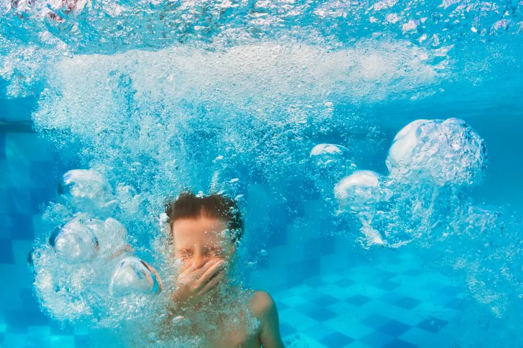 Шесть детей отравились хлоркой после занятия в бассейне в Севастополе