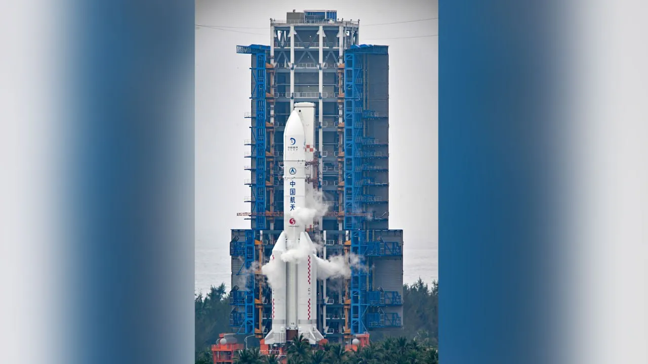 Китай запустил зонд "Чанъэ-6" для сбора грунта на обратной стороне Луны