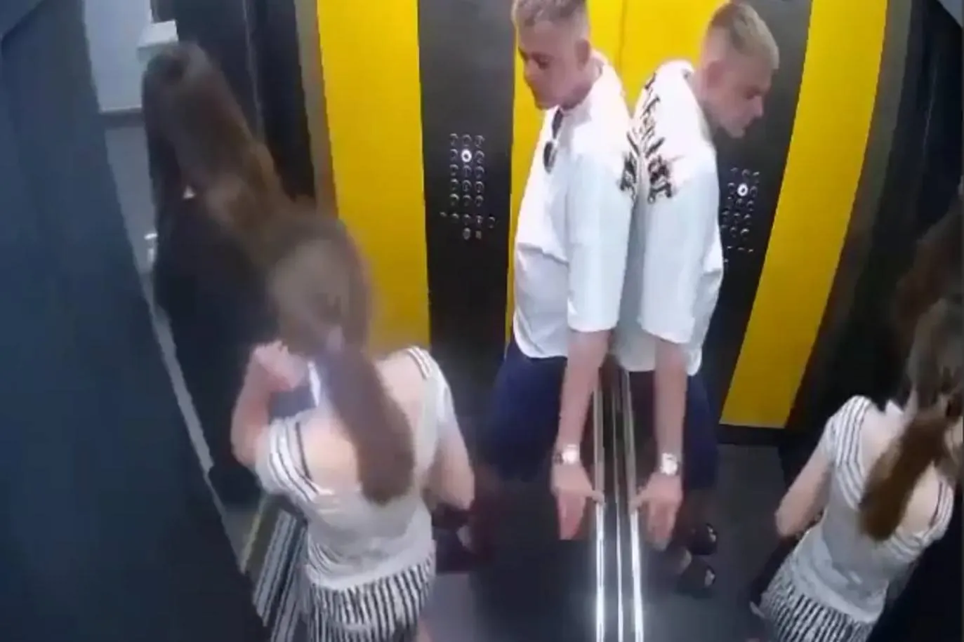 "Кого ждёте, красотки?": На Кубани извращенец шлёпнул по попе 11-летнюю девочку в лифте