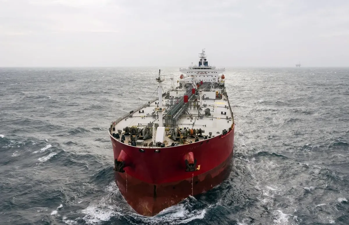 У идущего в Россию 180-метрового танкера отказал двигатель в проливе Дарданеллы