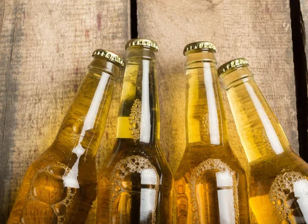 В Петербурге мужчина украл 9 бутылок пива из Газели, пока загружался товар