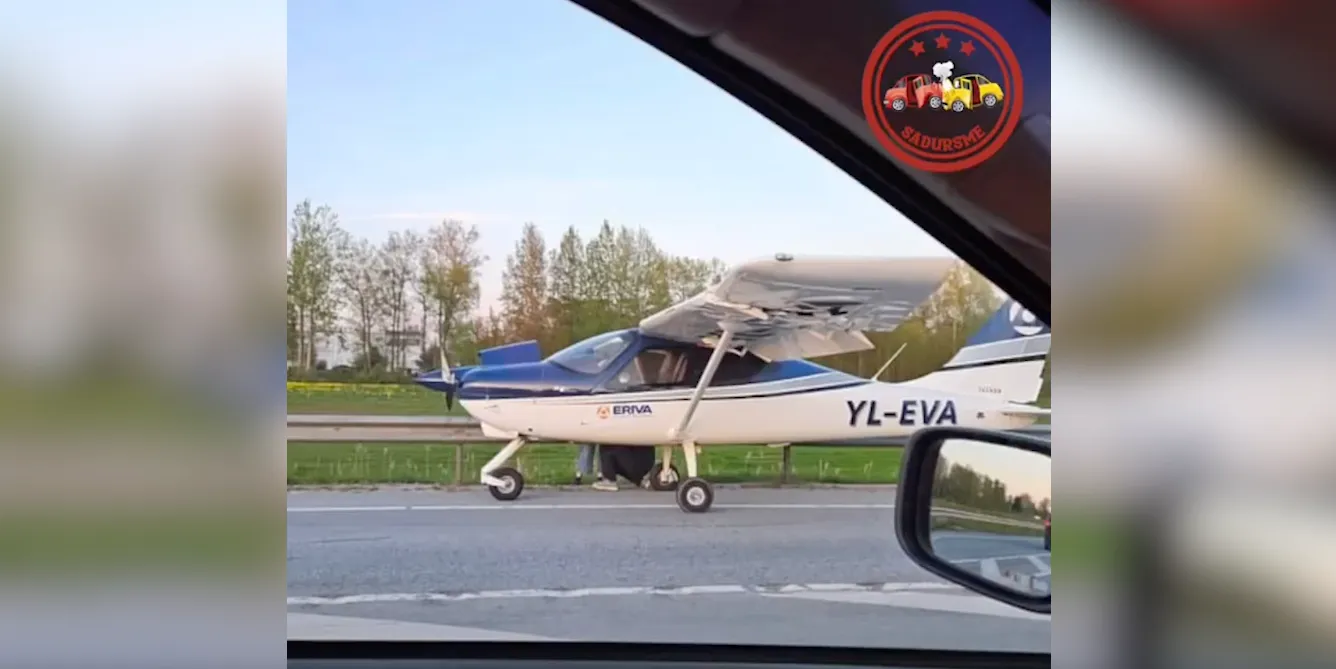 Сломавшийся самолёт сел прямо на оживлённое шоссе в Латвии