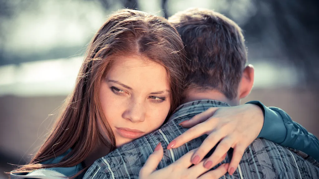 Как понять, что мужчина обманывает: 5 признаков, пропустить которые — значит убить отношения