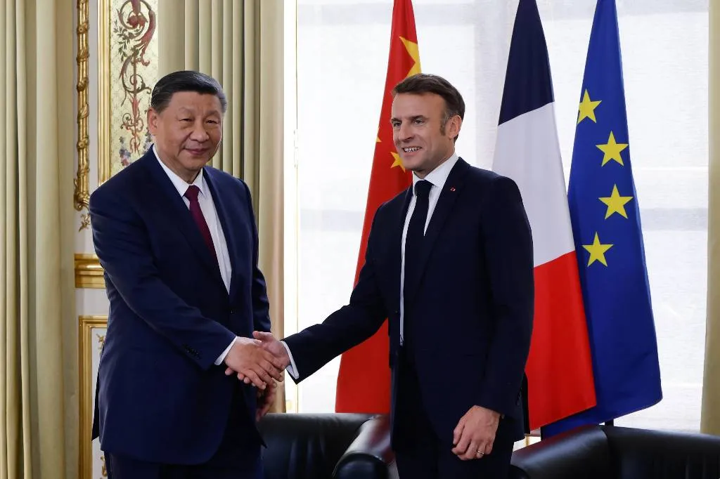 Си Цзиньпин и Макрон подписали 18 соглашений в ходе его визита во Францию