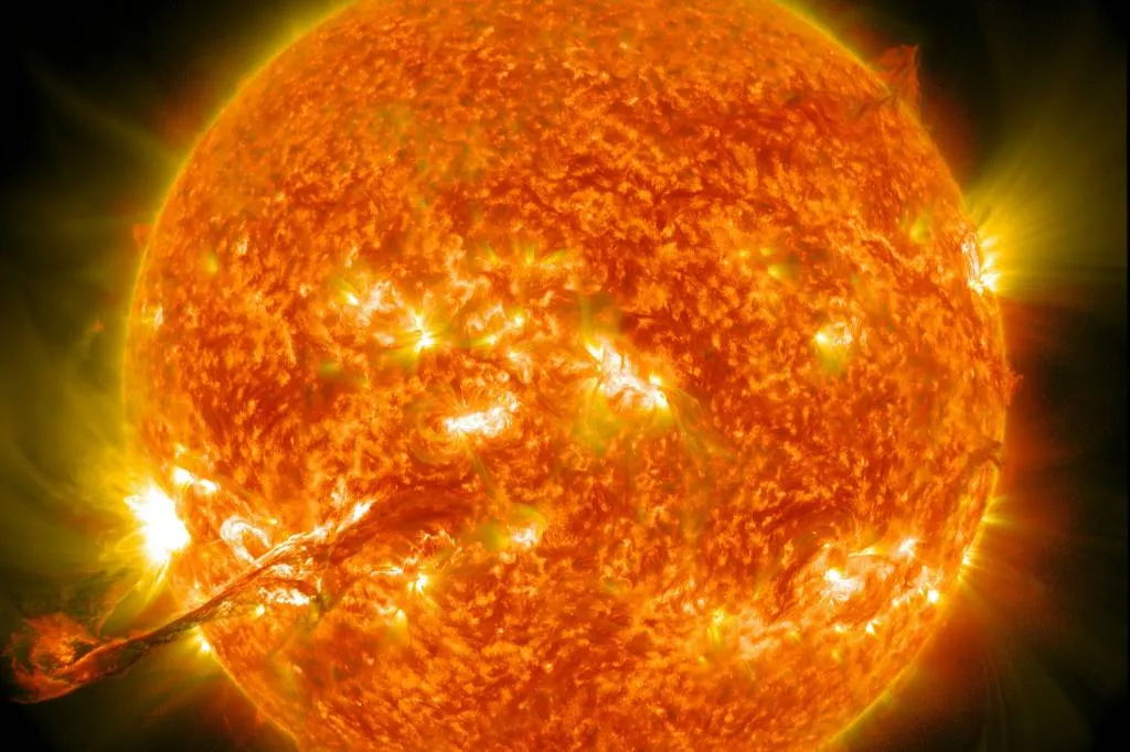 Учёные зафиксировали десять мощных вспышек на Солнце 7 мая