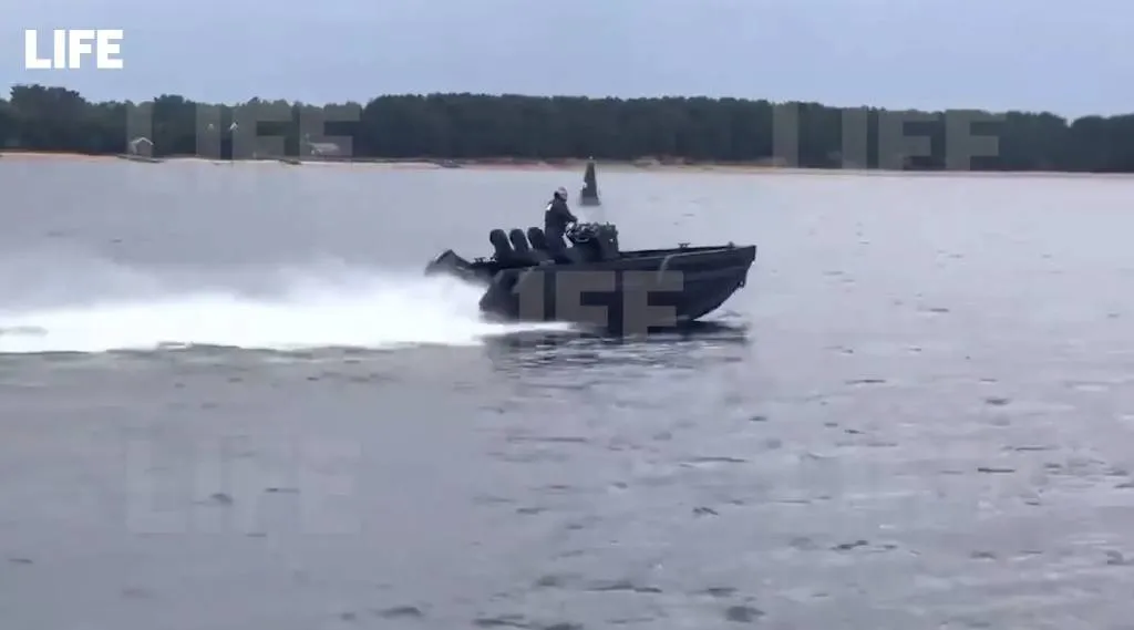 Выдерживает пулемёт и гранаты: В России создали непотопляемую лодку для СВО