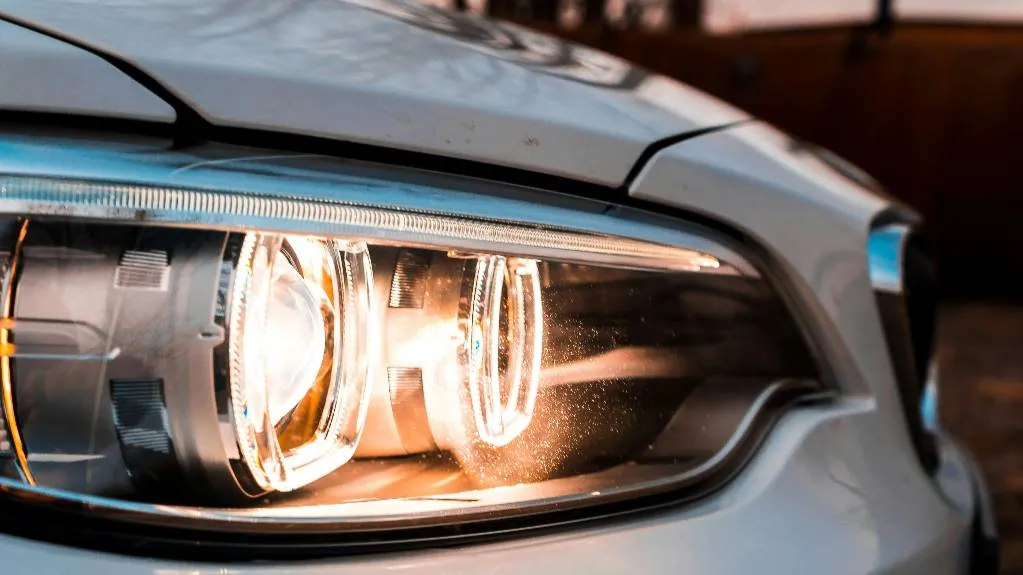 Российских водителей предупредили о лишении прав за некоторые светодиоды в фарах