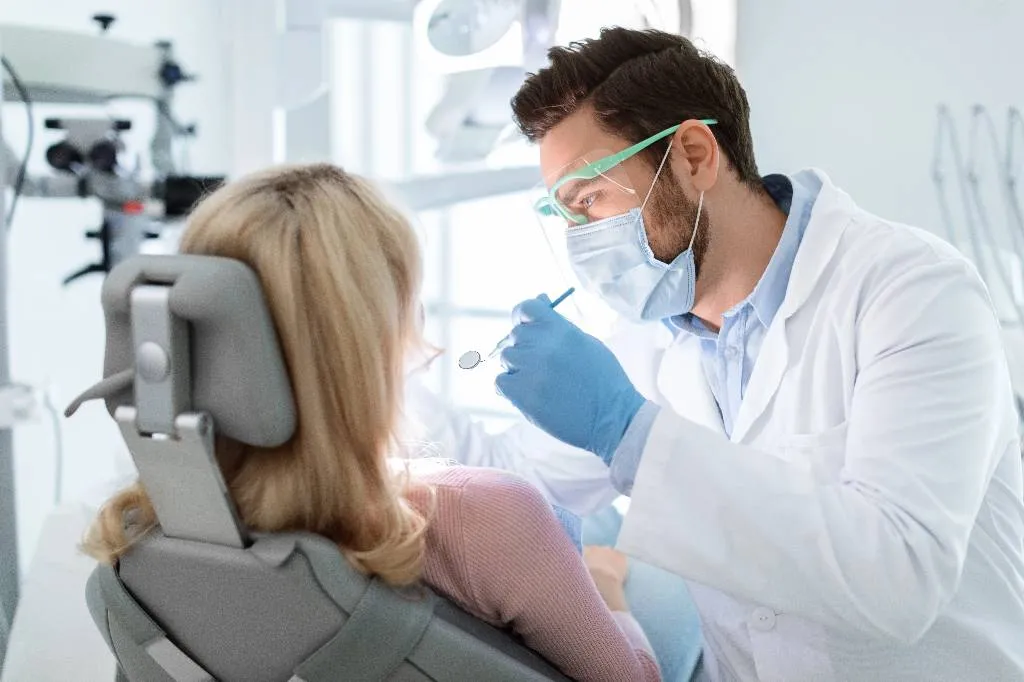 Что делать при неприятных ощущениях во рту после приёма у стоматолога: советы врача