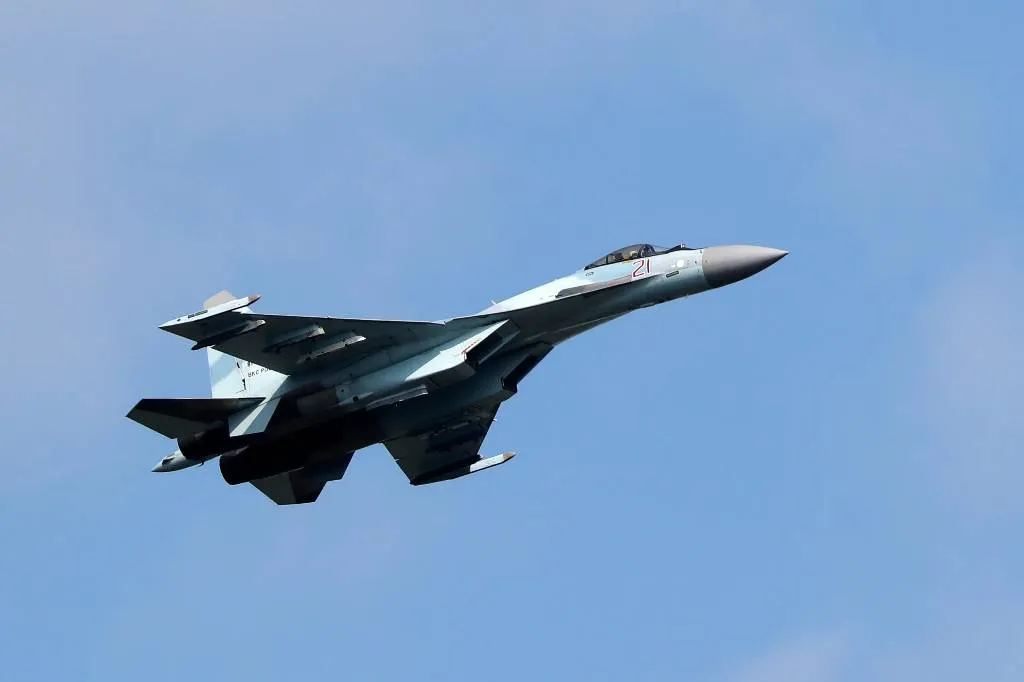 Российские военные лётчики получили вторую партию новых истребителей Су-35С