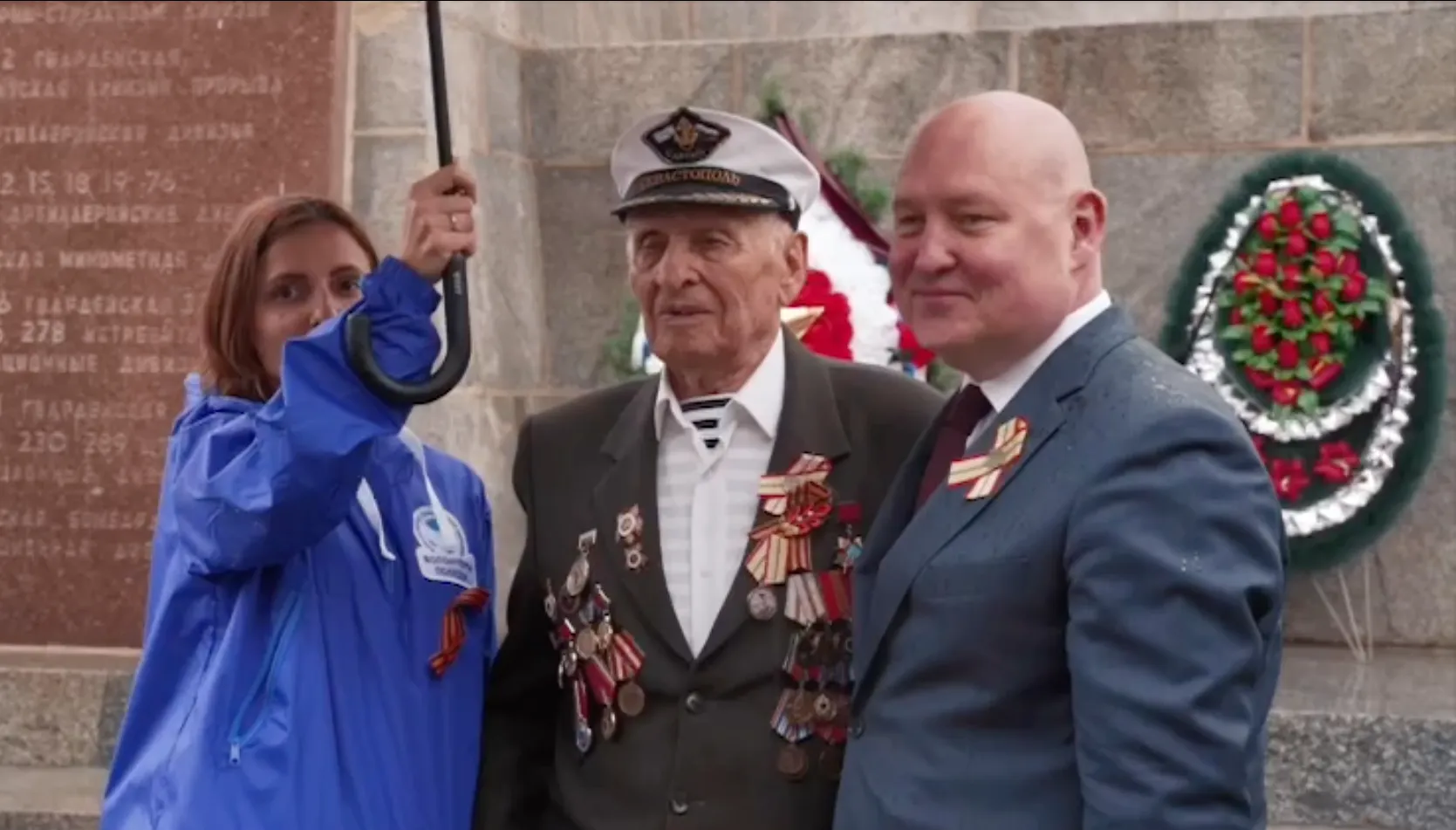 103-летнего ветерана наградили памятной медалью 