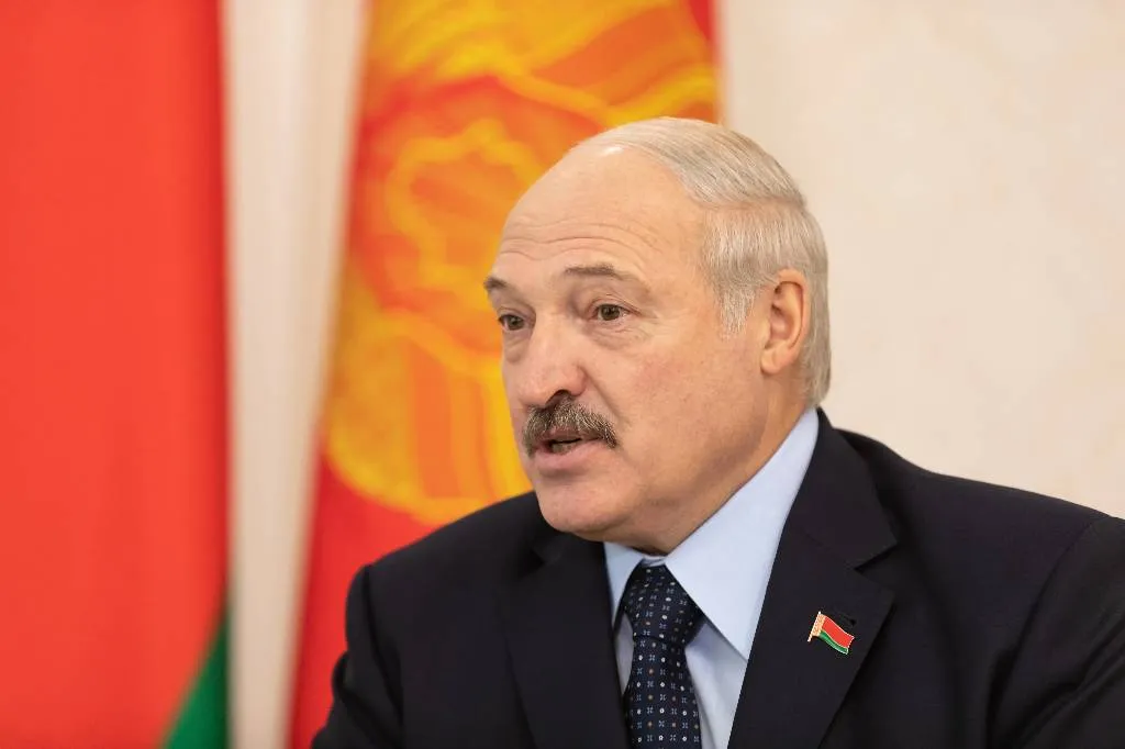 Лукашенко считает, что доллар и евро никому не нужны