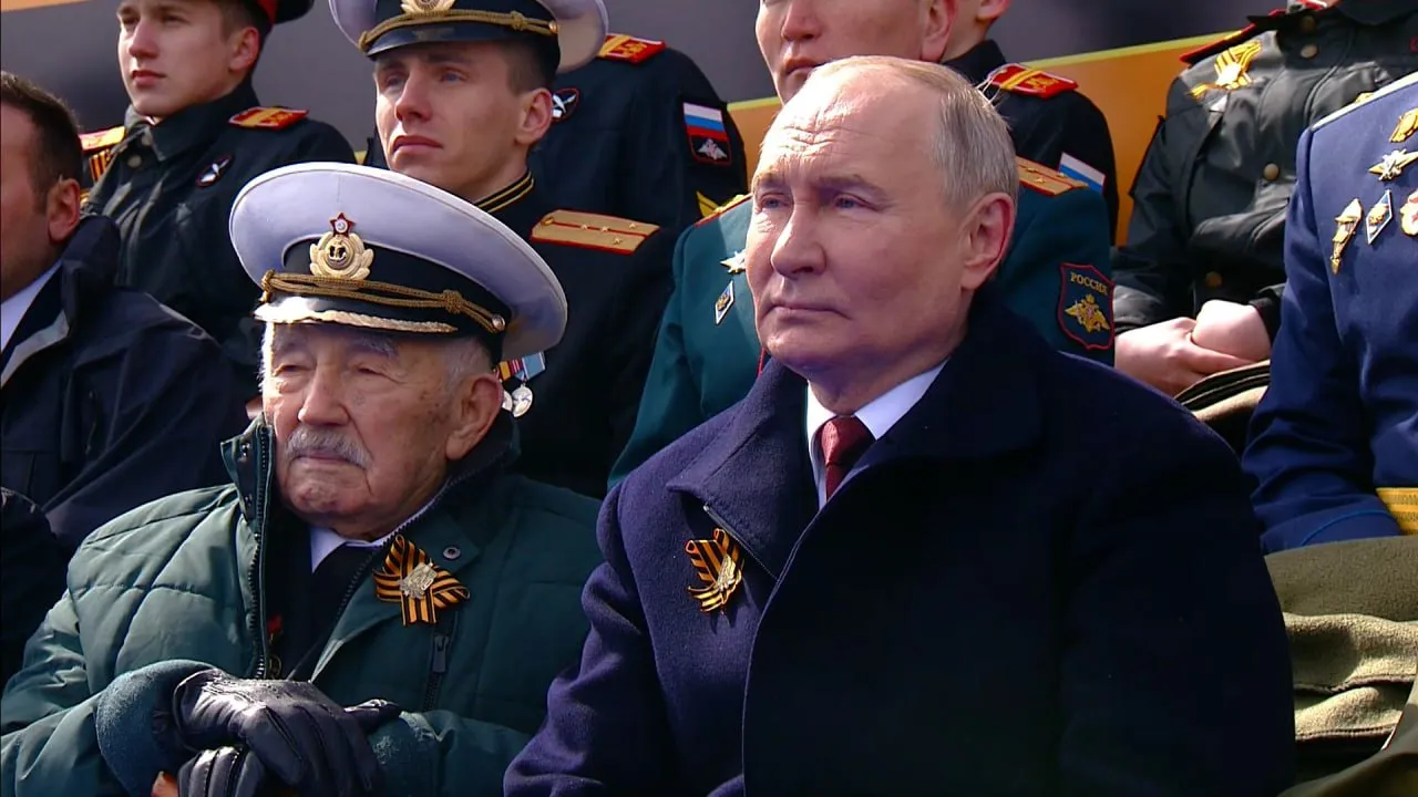 Путин: Россия помнит и чтит всех, кто за неё сражался