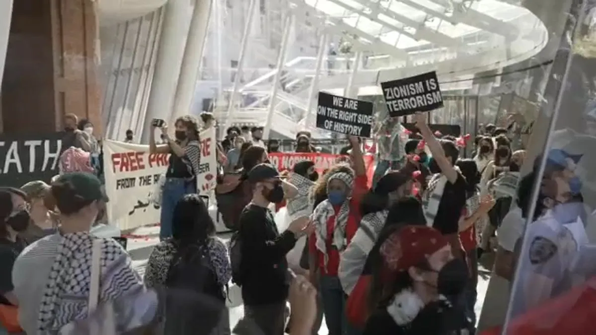 Сотни пропалестинских активистов атаковали Бруклинский музей Нью-Йорка