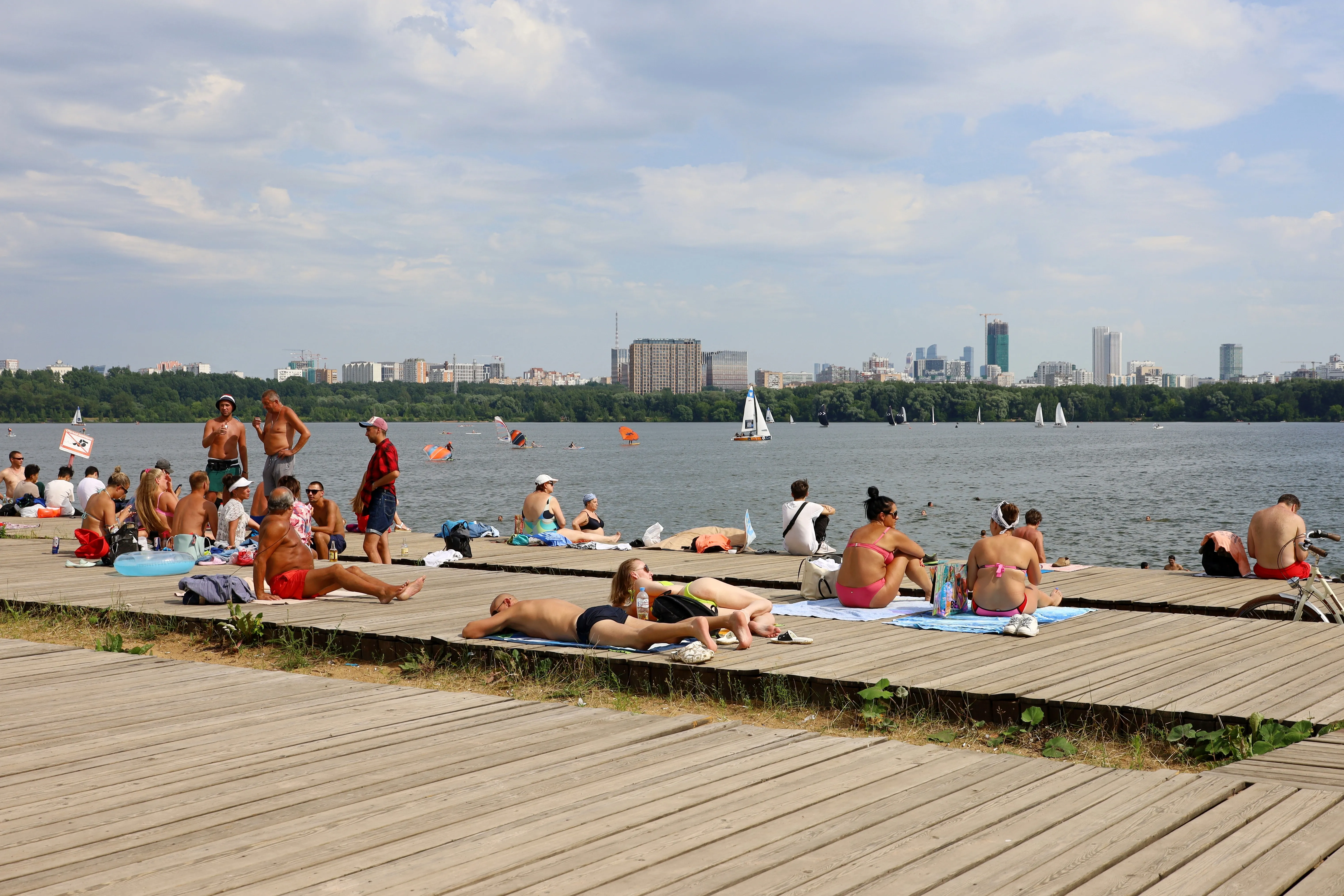 Вильфанд на фоне жары счёл Москву более пригодной для купания, чем Сочи