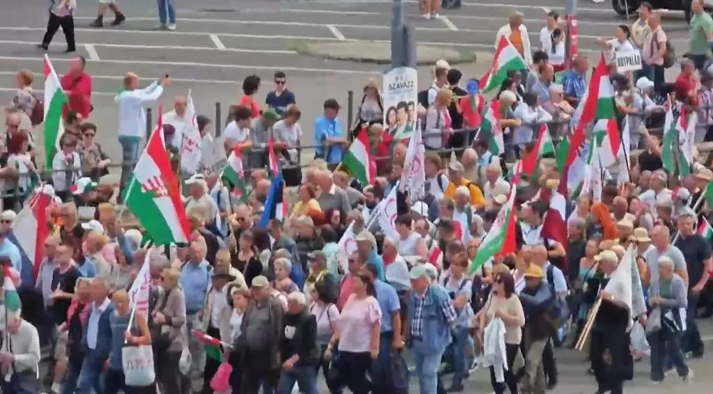В Будапеште прошёл многотысячный "Марш мира" против военной помощи Украине