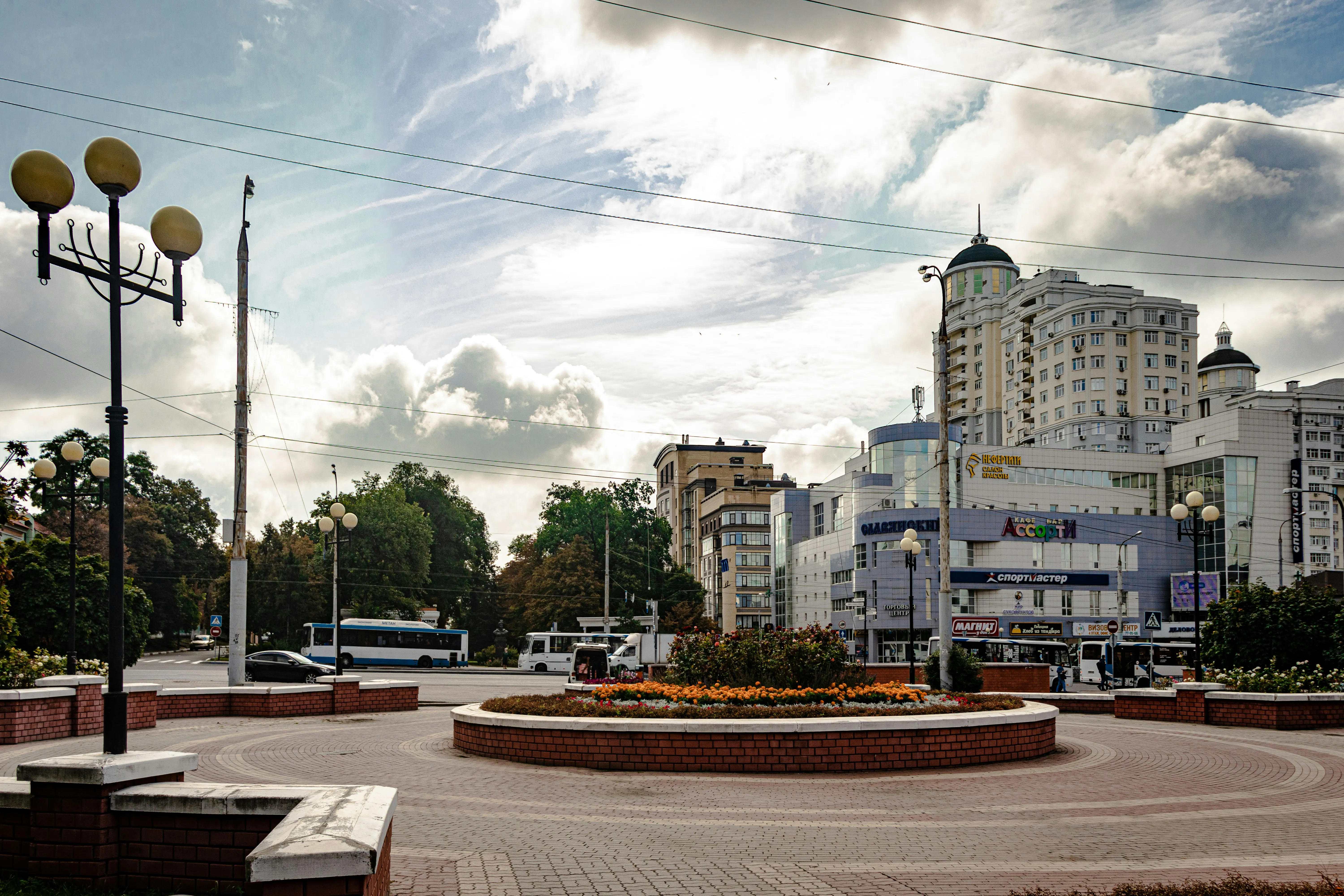 В Белгороде на фоне ракетной опасности раздалось более 20 взрывов