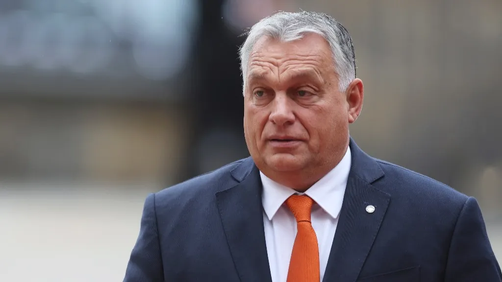 Орбан на многотысячном марше в Венгрии призвал создать коалицию за мир с участием США