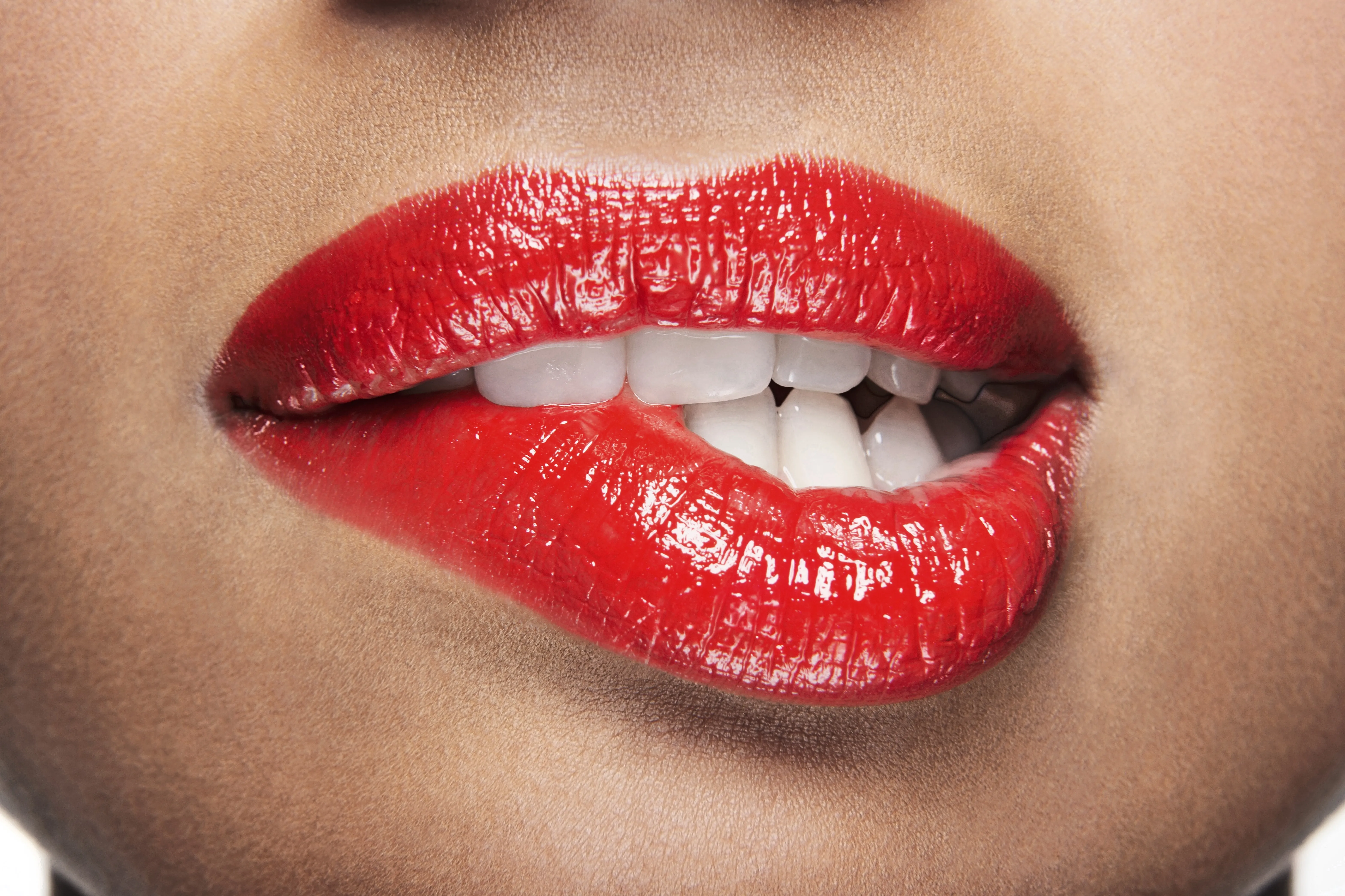 Косметолог рассказала о причинах сухости губ, о которых вы даже не догадываетесь