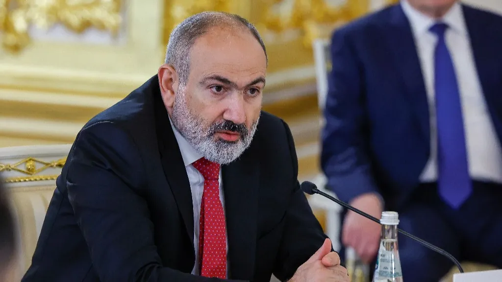 "Вы этим нас пугаете?": Пашинян ответил на вопрос о выходе Армении из ОДКБ