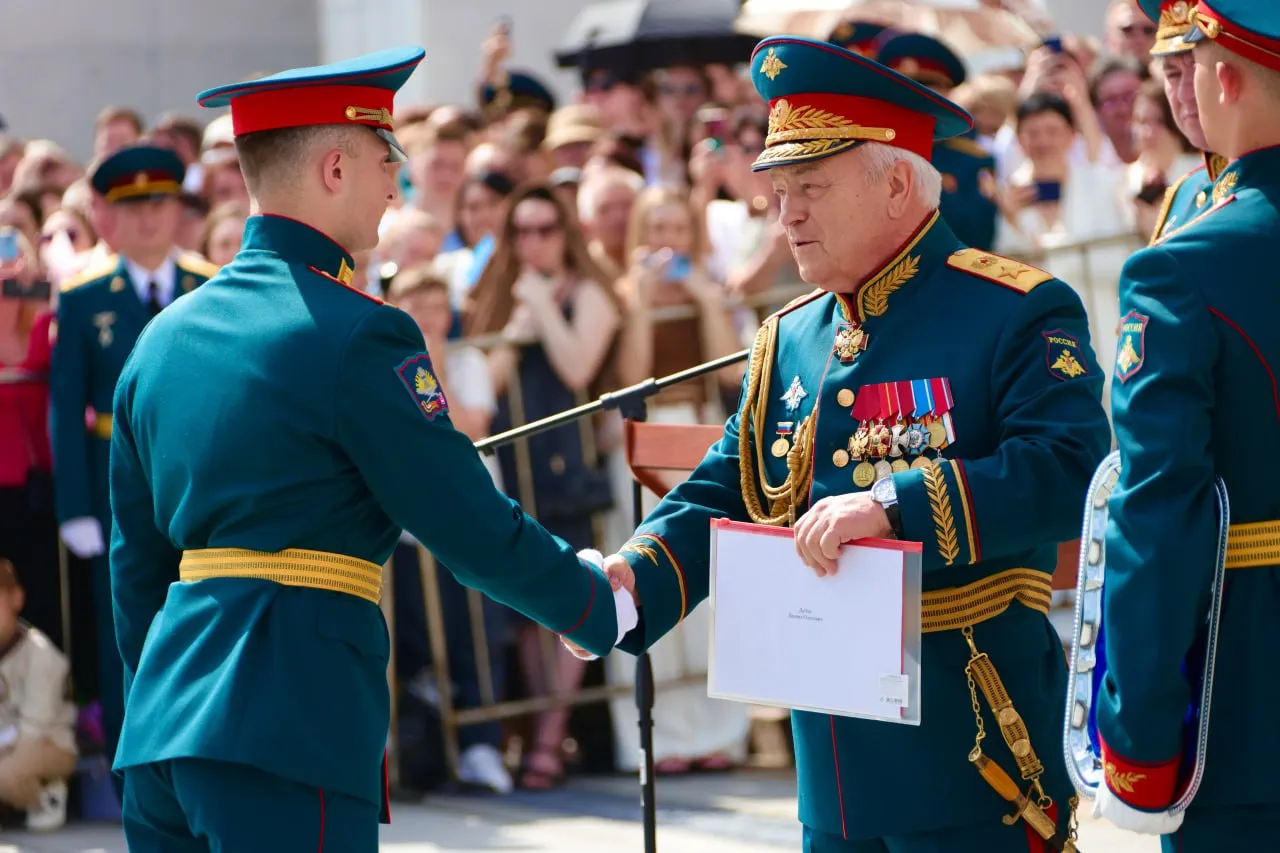 В Москве выпускники Военного университета Минобороны РФ получили дипломы