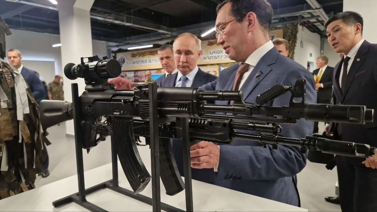 Life.ru спросил у военного эксперта, какое оружие показали Путину в Якутии