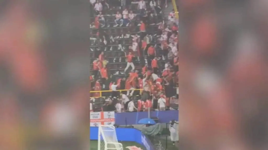 Фанаты сборных Грузии и Турции устроили жёсткую драку на трибунах перед матчем Евро