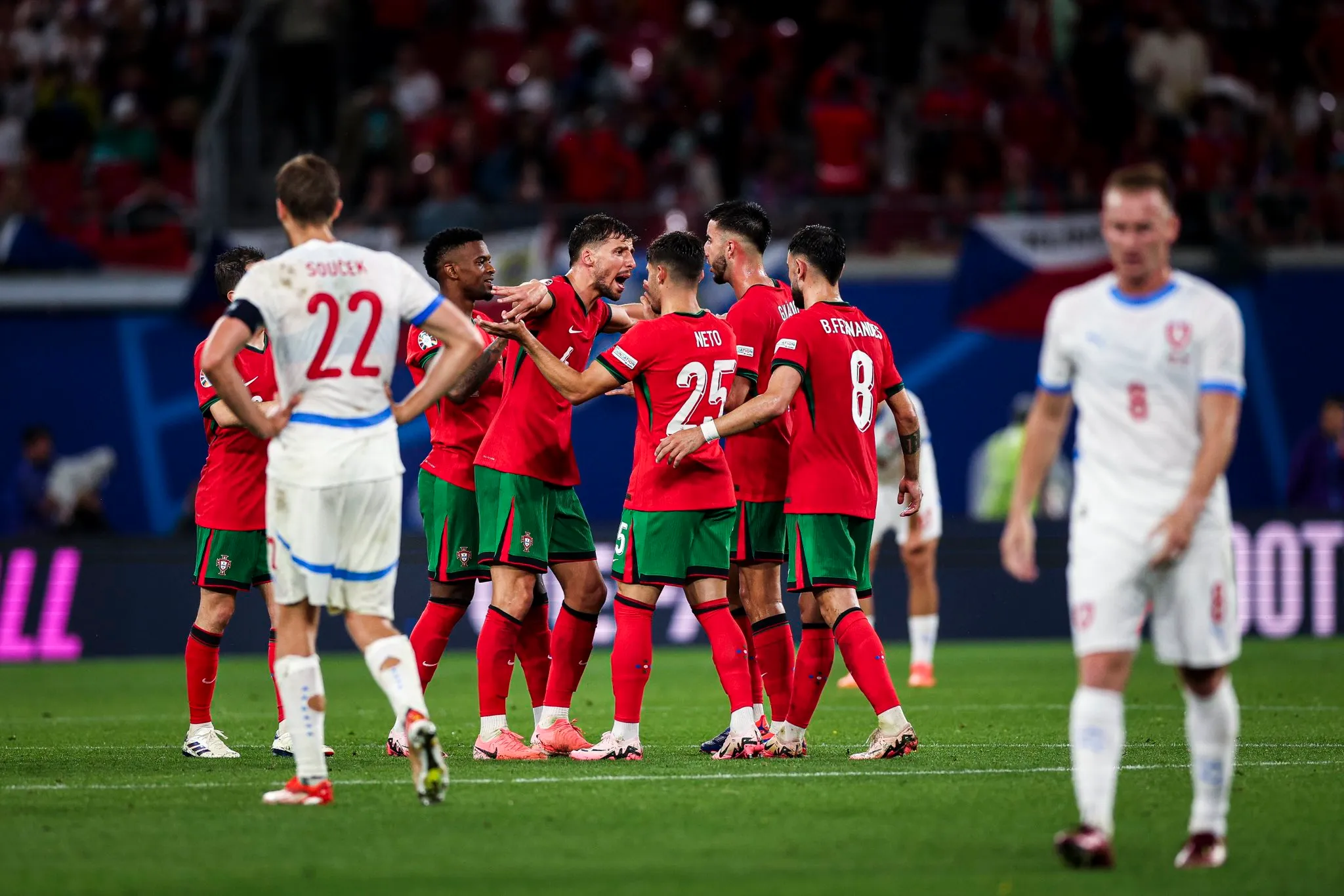 Сборная Португалии вырвала у чехов победу в матче чемпионата Европы по футболу