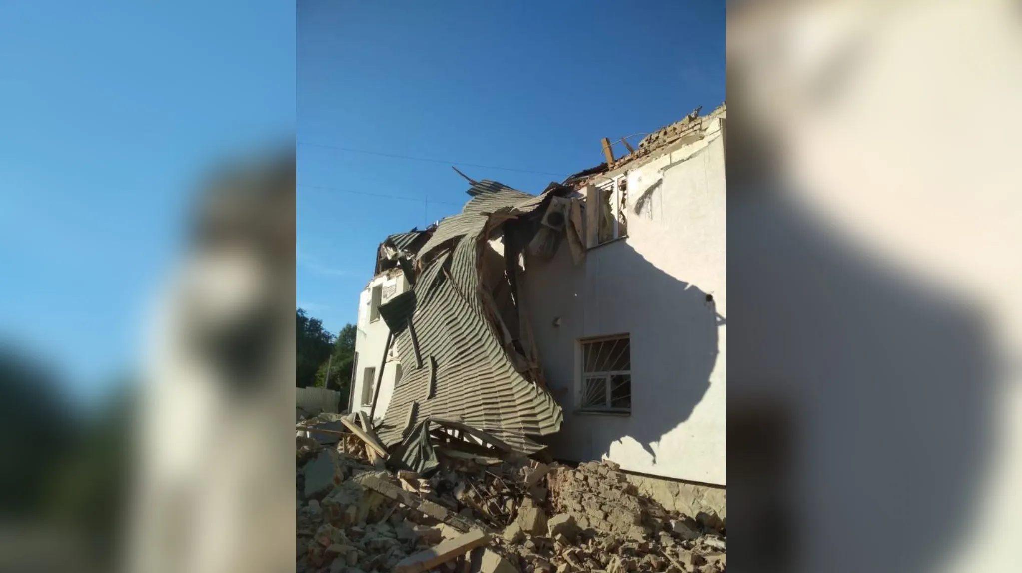 Во Львове показали разрушенное здание НИИ после ночной атаки дронов