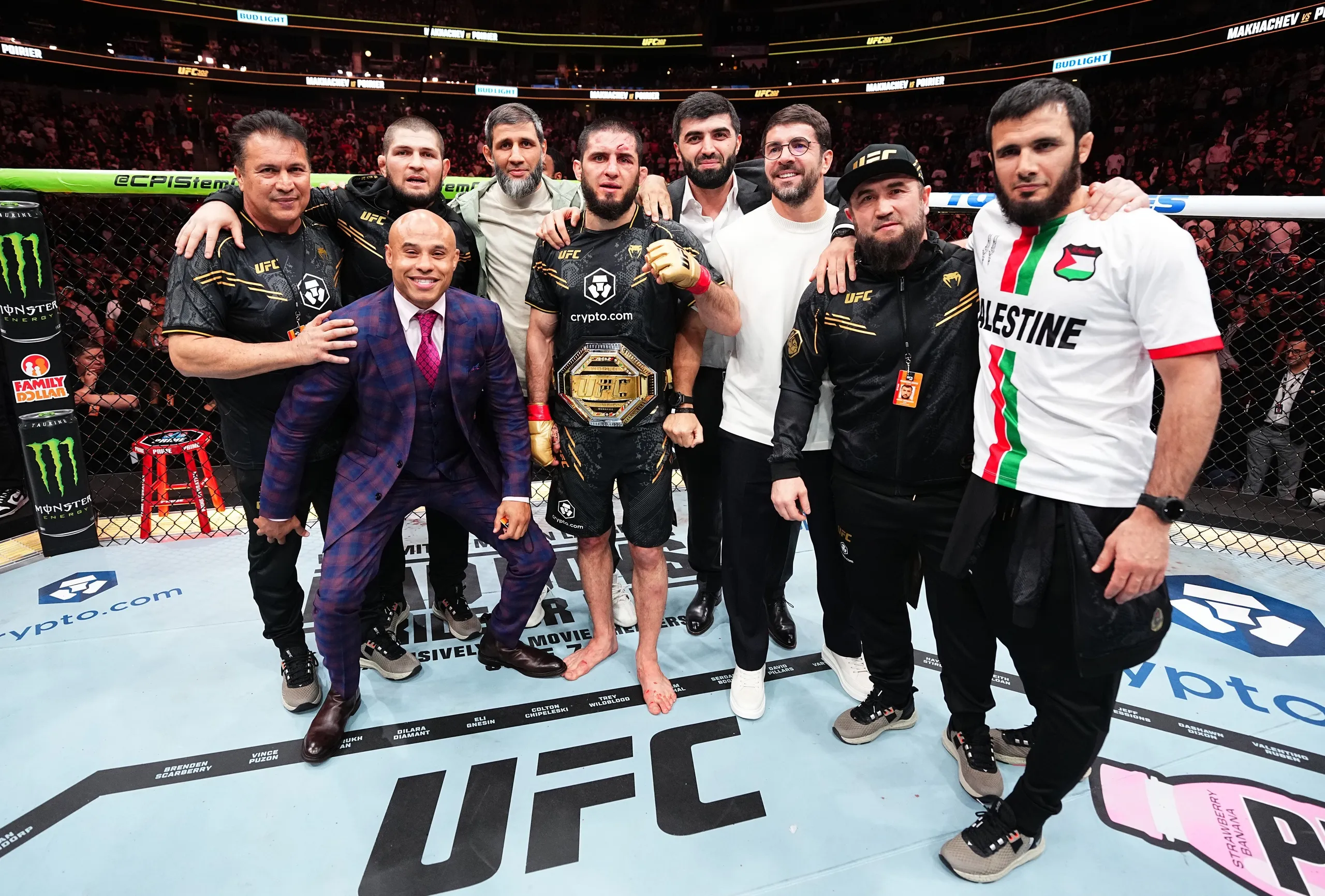 "Это был сложный бой": Махачев прокомментировал победу над Порье на турнире UFC 302