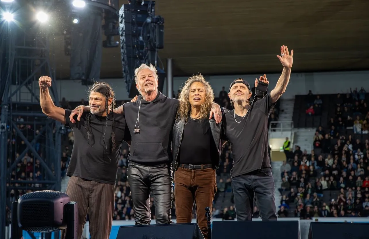 "Рёв, драйв, рок": Metallica анонсировала концерт афишей на русском языке и взбесила русофобов