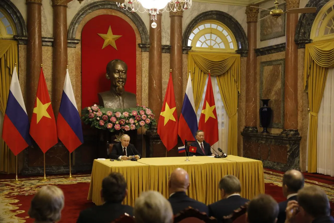 Визит Путина во Вьетнам сочли успехом 