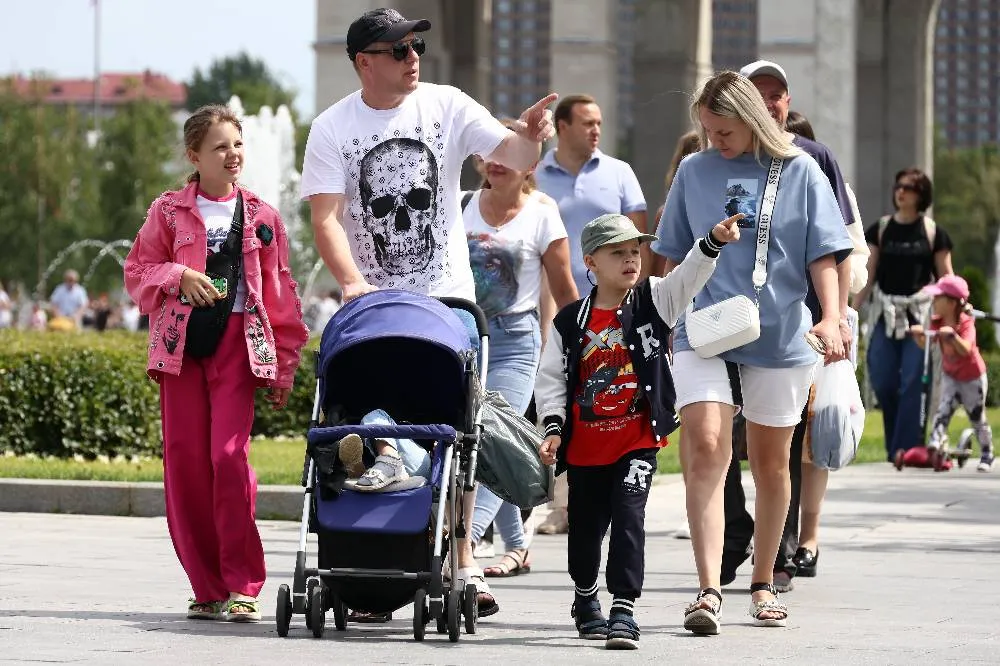 Госдума приняла в первом чтении проект о выплате россиянам с двумя и более детьми