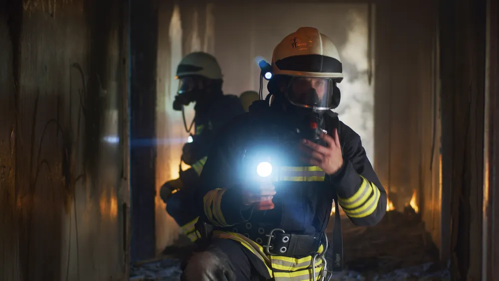 Пожарные ликвидировали открытое горение на ростовском складе МВД