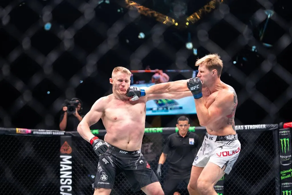 Волков победил соотечественника Павловича на турнире UFC в Саудовской Аравии