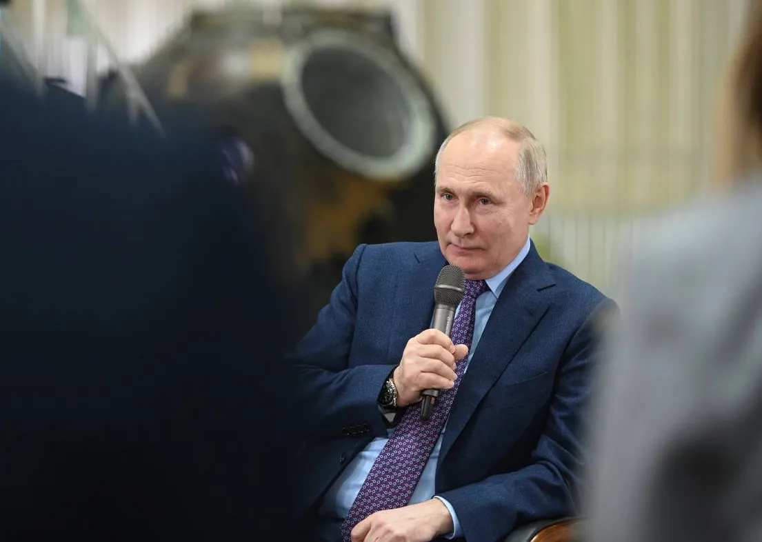 Путин рассказал молодым офицерам об отдыхе после серии командировок в Азию