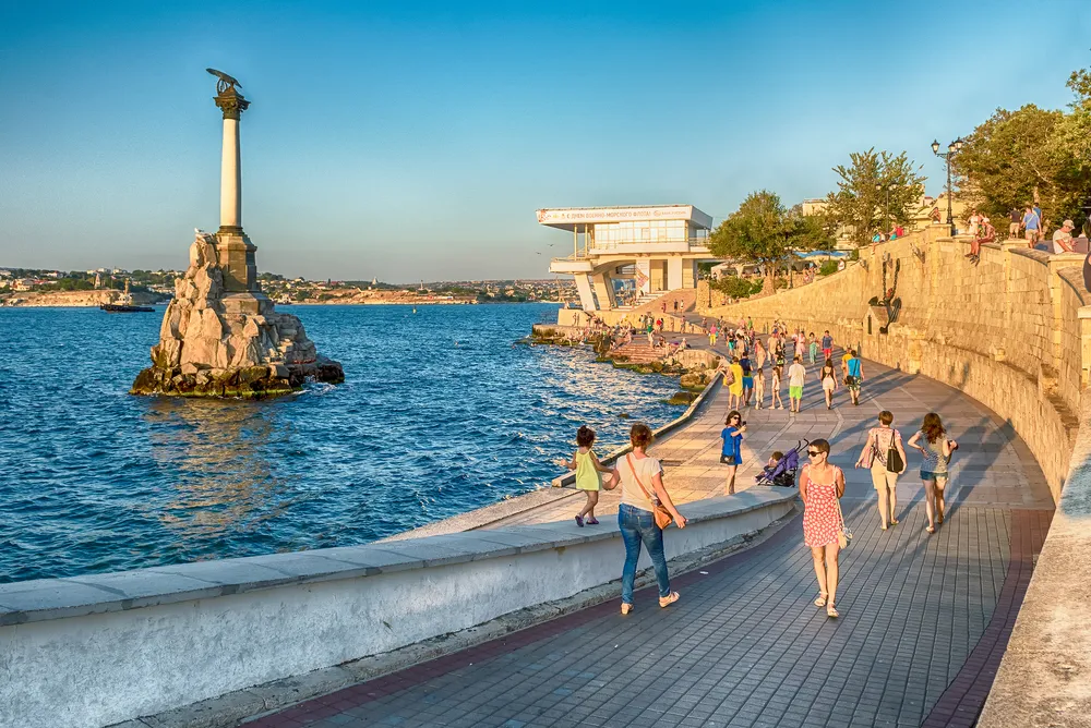 Атака ВСУ на Севастополь не повлияла на желание отдыхающих остаться в Крыму, заявили в АТОР