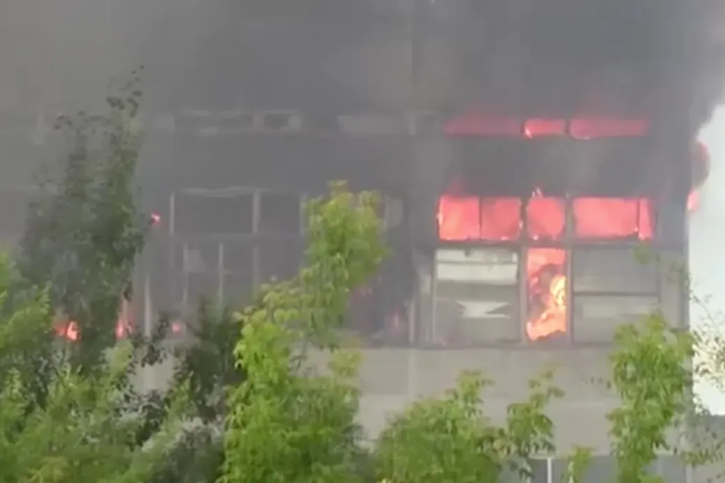 Пожар в бывшем здании НИИ 