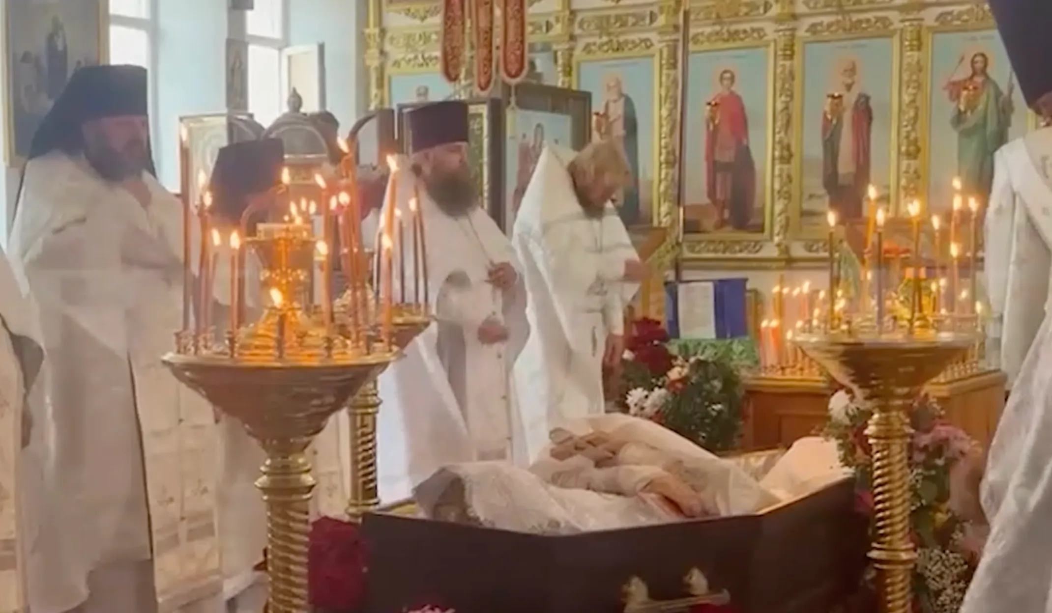 В Дербенте прощаются с убитым во время теракта священником Котельниковым